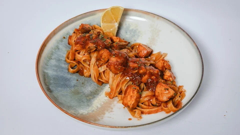 Losos pasta — fotografija iz ponude Petre
