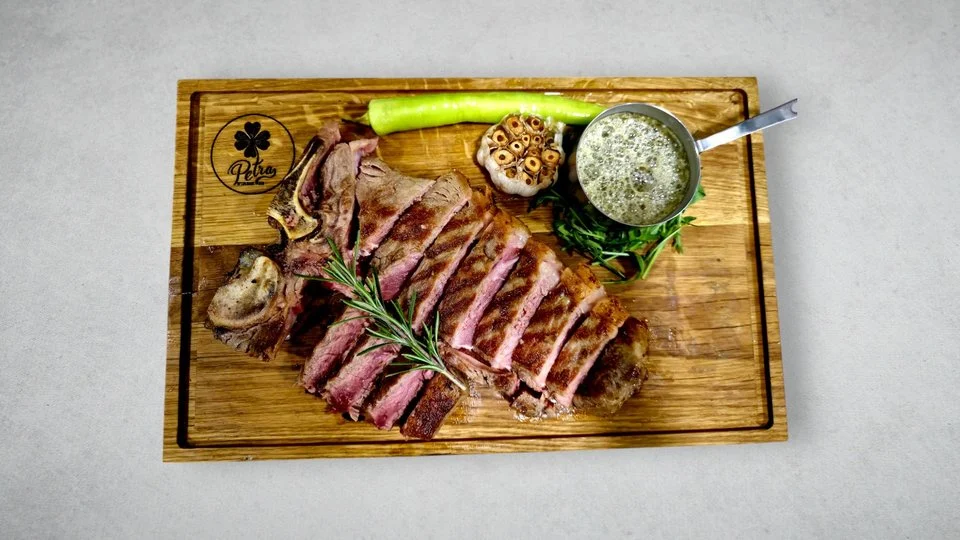 Dry-aged T-bone — fotografija iz ponude Petre