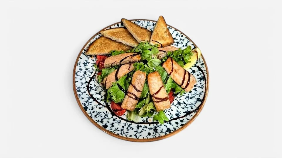 Losos salata — fotografija iz ponude Petre